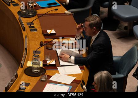 New York, USA. 31. März 2026. Am Dienstag, den 31. März 2026, findet eine Notsitzung des Sicherheitsrats der Vereinten Nationen statt, nachdem drei UNIFIL-Friedenstruppen im Libanon am Hauptsitz der Vereinten Nationen in New York, NY, getötet wurden. Die UNIFIL (United Nations Interim Force in Libanon) ist eine Friedenstruppe, die entlang der Grenze zwischen Israel und Libanon stationiert ist und mit der Resolution 1701 beauftragt wurde, die Grenzaktivitäten zu überwachen. Die UNO untersucht den Ursprung der Angriffe. (Foto: Cristina Matuozzi/SIPA USA) Credit: SIPA USA/Alamy Live News Stockfoto