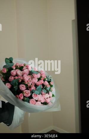 Blumenstrauß für frische Rosen, weiche rosa Rosen, romantische Rosenblumen Stockfoto