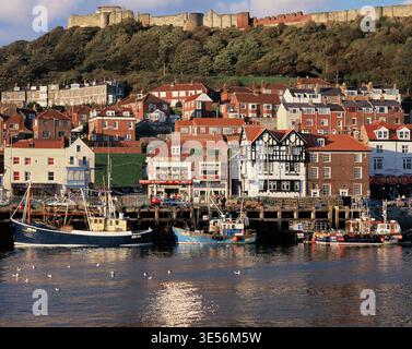 Vereinigtes Königreich. England. North Yorkshire. Scarborough. Blick auf den Hafen. Stockfoto