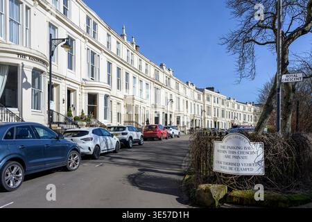 Viktorianische Reihenhäuser im georgianischen Stil am Royal Crescent, Glasgow, Schottland, Großbritannien Stockfoto