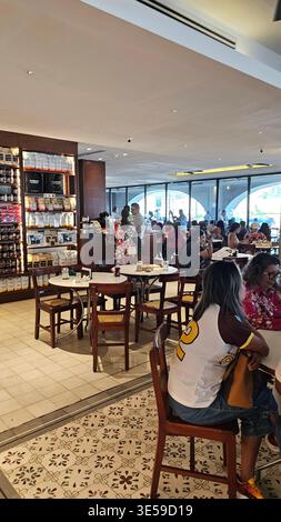 Veracruz, Mexiko - 27. Oktober 2025: Innenraum der Cafeteria La Parroquia de Veracruz auf dem Malecon des Hafens der Hauptstadt, um traditionelle Getränke zu trinken Stockfoto
