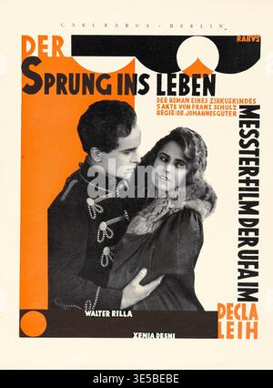 Filmplakat für „der Sprung ins Leben“ aus dem Jahr 1924, eine UFA-Produktion. Dieses eindrucksvolle deutsche Filmplakat zeigt die Schauspieler Walter Rilla und Xenia Desni, mit dem Titel in kräftigen orange und schwarzen Typografien. Regie führte Dr. Johannes Guter. Stockfoto