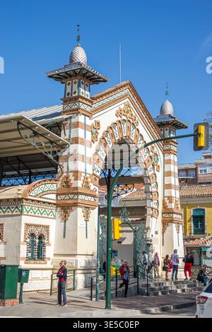 Malaga Spanien, Andalusien, El Molinillo Capuchinos, Mercado Municipal de Salamanca, Lebensmittelmarkt in der Nachbarschaft, Markteingang maurisches Revival Architektur Stockfoto