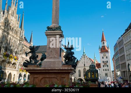 Marienplatz, Altes Rathaus und Mariensaule, München, Bayern, Deutschland Stockfoto