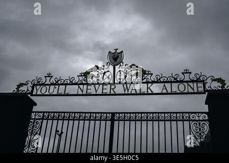 Anfield ist ein Fußballstadion in der Gegend von Anfield, Liverpool, England, das seit seiner Gründung im Jahr 1892 das Heimstadion des FC Liverpool ist. Stockfoto