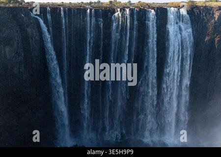 Nahaufnahme der Victoriafälle an der Grenze zu Simbabwe und Sambia. Stockfoto