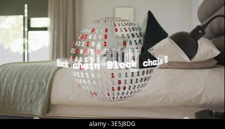 Eine holographische Kugel, die über dem Bett in einem modernen Schlafzimmer schwebt, mit Binärblockkette Stockfoto