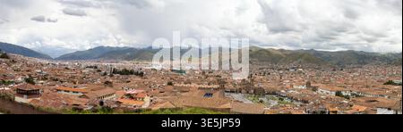 Panoramablick auf die Kaiserstadt Cusco oder Cuzco in Peru Stockfoto
