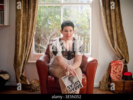 Die preisgekrönte britische Autorin und Schriftstellerin Sarah Hall, bekannt für ihr von der Kritik gefeiertes Werk The Wolf Border. Stockfoto