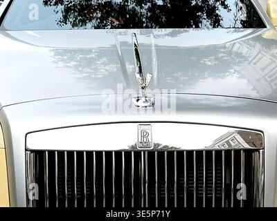 18/05/2022. London, Vereinigtes Königreich. Ein klassischer, cremefarbener Rolls Royce Stockfoto