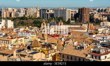 Luftaufnahme der Stadt Valencia Mischung aus alten und modernen Gebäuden auf dem Bild, Spanien. Stockfoto