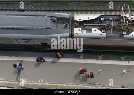 FRANKREICH, TOULOUSE, 2024-05-31. Bahnsteig des Bahnhofs Matabiau. Fotografiert von Sebastien PIGNOL.FRANCE, TOULOUSE, 2024-05-31. Quai de la gare Matabiau Stockfoto