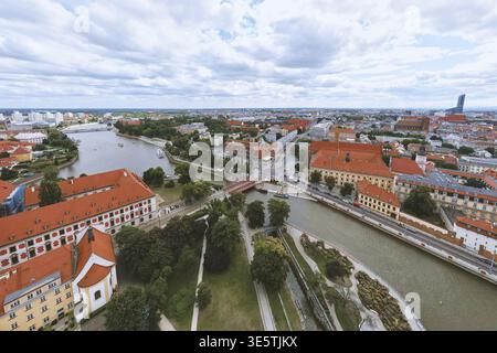 Panorama der Stadt Breslau in Polen. Straße von Breslau, aus der Luft. Stadtbild Europas Stockfoto