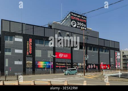 Außenansicht des Yodobashi Camera Multimedia Store in Kofu, Yamanashi, Japan Stockfoto