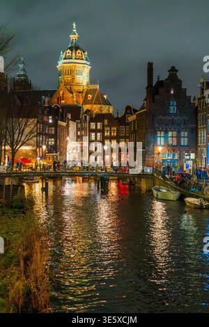 Weihnachtsnacht in Amsterdam, Niederlande, Europa Stockfoto