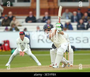 London, Großbritannien. April 2026. LONDON, ENGLAND – 3. APRIL: Ben Geddes von Middlesex schlägt während des Rothesay County Championship Matches zwischen Middlesex und Gloucestershire am Lord's Cricket Ground am 3. April 2026 in London. Quelle: SPP Sport Pressefoto. /Alamy Live News Stockfoto