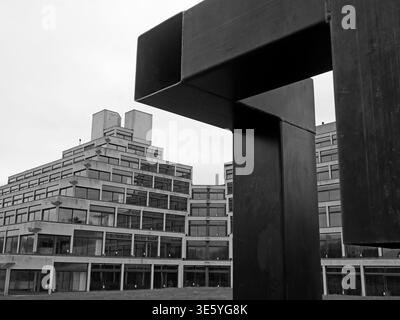 Norfolk Terrace Gebäude entworfen von Sir Denys Lasdun, University of East Anglia, Norwich, Großbritannien Stockfoto