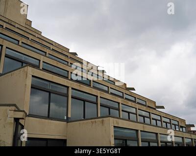 Norfolk Terrace Gebäude entworfen von Sir Denys Lasdun, University of East Anglia, Norwich, Großbritannien Stockfoto