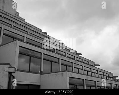 Norfolk Terrace Gebäude entworfen von Sir Denys Lasdun, University of East Anglia, Norwich, Großbritannien Stockfoto