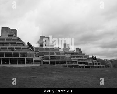 Norfolk Terrace Gebäude entworfen von Sir Denys Lasdun, University of East Anglia, Norwich, Großbritannien Stockfoto