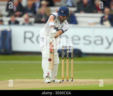 London, Großbritannien. April 2026. LONDON, ENGLAND – 3. APRIL: Max Holden of Middlesex schlägt während des Rothesay County Championship-Spiels zwischen Middlesex und Gloucestershire am Lord's Cricket Ground am 3. April 2026 in London. Quelle: SPP Sport Pressefoto. /Alamy Live News Stockfoto