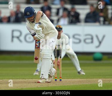 London, Großbritannien. April 2026. LONDON, ENGLAND – 3. APRIL: Joe Cracknell aus Middlesex schlägt während des Rothesay County Championship Matches zwischen Middlesex und Gloucestershire am Lord's Cricket Ground am 3. April 2026 in London. Quelle: SPP Sport Pressefoto. /Alamy Live News Stockfoto