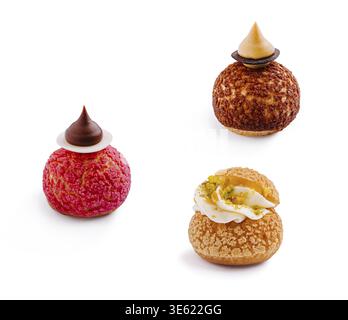 Speisen, ausgewählte Gourmet-Gebäckstücke in lebendigen Farben und einzigartigen Belägen. Jedes Leckerli hat einen eigenen Geschmack, der Dessertliebhaber wie pe lockt Stockfoto