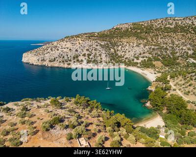 Luftaufnahme von Aranas und Livadi Beach Cove, Thasos, Griechenland Stockfoto