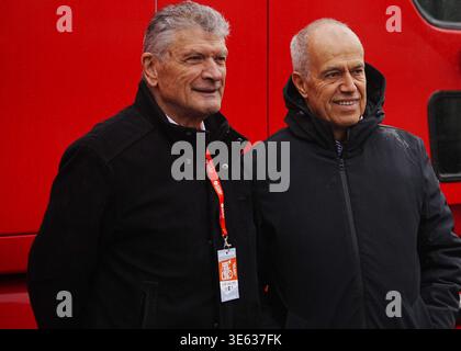 © Laurent Lairys/MAXPPP - Bernard Thevenet und Vincent Lavenu während des Adélie de Vitré 2026, UCI Europe Tour Cycling Race, Vitré - Vitré (174, 2 km) in Vitré, Frankreich - Foto Laurent Lairys Vincent Credit: MAXPPP/Alamy Live News Stockfoto