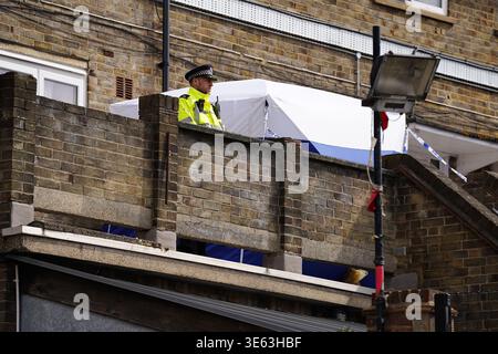 April 2026. Woolwich-Mordszene. Der 14-jährige Junge wurde in Woolwich im Südosten Londons erschossen. Stockfoto
