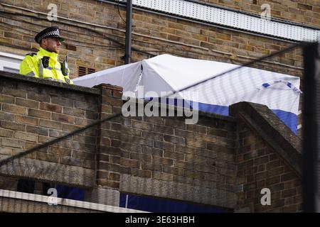 April 2026. Woolwich-Mordszene. Der 14-jährige Junge wurde in Woolwich im Südosten Londons erschossen. Stockfoto