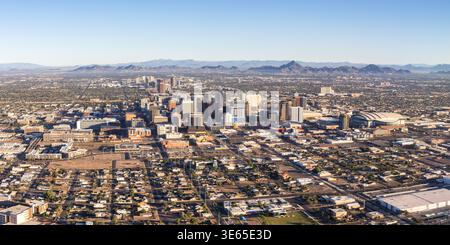 Luftaufnahme der Skyline von Phoenix Arizona mit Blick auf das Panorama der Innenstadt mit Wolkenkratzern von oben in Phoenix, USA Stockfoto