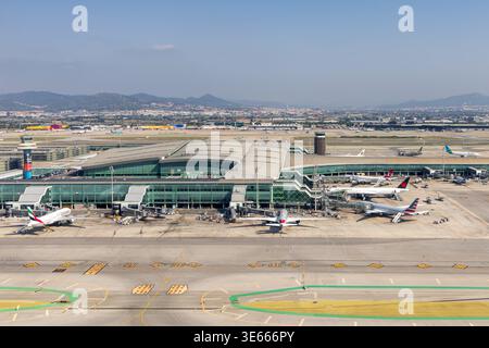 Barcelona, Spanien - 7. August 2025: Luftaufnahme des Terminals T1 am Flughafen Barcelona in Spanien. Stockfoto