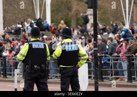 Metropolitan Police auf Patrouille während des Changing the Guard Prozesses, London, Großbritannien Stockfoto