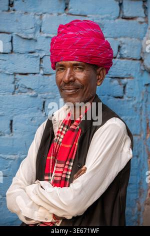 Porträt eines lächelnden Mannes mittleren Alters, der einen Turban trägt, Jodhpur Indien Stockfoto