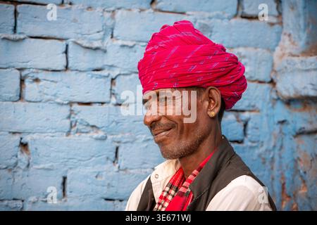 Porträt eines lächelnden Mannes mittleren Alters, der einen Turban trägt, Jodhpur Indien Stockfoto