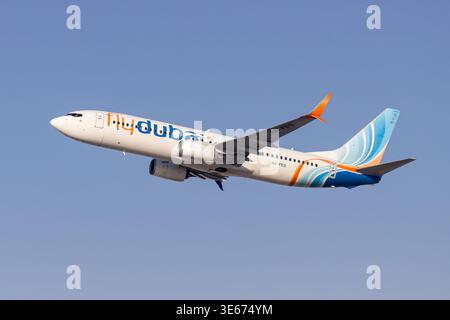 Dubai, Vereinigte Arabische Emirate - 20. Februar 2026: Flydubai Boeing 737-800 Flugzeug am Flughafen Dubai in den Vereinigten Arabischen Emiraten. Stockfoto