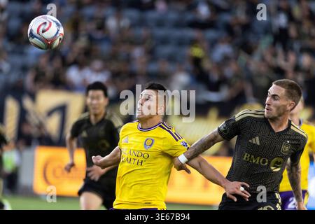Los Angeles, Kalifornien, USA. April 2026. Braian Ojeda (8) in Orlando City gegen Tyler Boyd (19) des FC Los Angeles während eines MLS-Fußballspiels im BMO Stadium am Samstag, den 4. April 2026 in Los Angeles. (Kreditbild: © Ringo Chiu/ZUMA Press Wire) NUR REDAKTIONELLE VERWENDUNG! Nicht für kommerzielle ZWECKE! Stockfoto