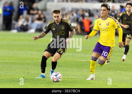 Los Angeles, Kalifornien, USA. April 2026. Tyler Boyd (19) gegen Eduard Atuesta aus Orlando City (20) während eines MLS-Fußballspiels im BMO Stadium am Samstag, den 4. April 2026 in Los Angeles. (Kreditbild: © Ringo Chiu/ZUMA Press Wire) NUR REDAKTIONELLE VERWENDUNG! Nicht für kommerzielle ZWECKE! Stockfoto