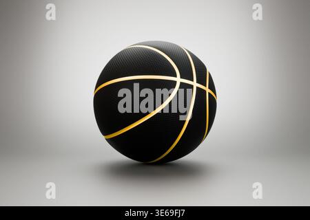 Schwarzer Basketballball mit goldenen Streifen auf dunklem Hintergrund Stockfoto