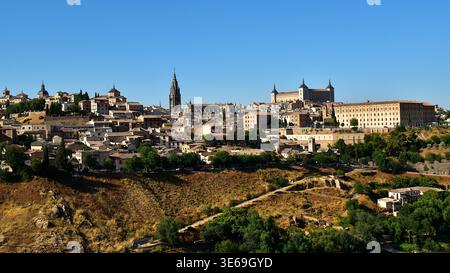 Die Stadt Toledo in Spanien mit Blick auf den Fluss Tejo Stockfoto