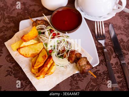 Gebratenes Schweinefleisch Schaschlik Stockfoto