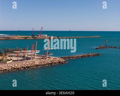 Geraldton, Western Australia, Australien – 16. August 2025: Ein Blick auf die Drohne zeigt die Hafeneinfahrt von Geraldton Esplanade. Stockfoto