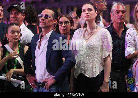 Miami, Florida, USA. April 2026. Nadia Ferreira, die Frau des Schauspielers und Sängers Marc Anthony, wird vor einem MLS-Fußballspiel zwischen Inter Miami CF und Austin FC im NU Stadium in Miami gesehen. Quelle: Chris Arjoon/ZUMA Wire/Alamy Live News Stockfoto
