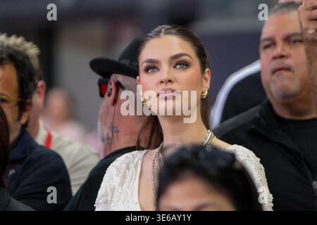 Miami, Florida, USA. April 2026. Nadia Ferreira, die Frau des Schauspielers und Sängers Marc Anthony, wird vor einem MLS-Fußballspiel zwischen Inter Miami CF und Austin FC im NU Stadium in Miami gesehen. Quelle: Chris Arjoon/ZUMA Wire/Alamy Live News Stockfoto