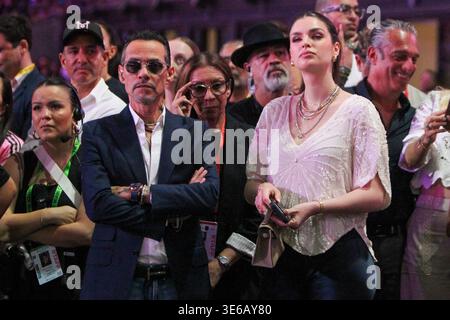 Miami, Florida, USA. April 2026. Nadia Ferreira, die Frau des Schauspielers und Sängers Marc Anthony, wird vor einem MLS-Fußballspiel zwischen Inter Miami CF und Austin FC im NU Stadium in Miami gesehen. Quelle: Chris Arjoon/ZUMA Wire/Alamy Live News Stockfoto