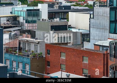 Geheimer Dachgarten im Industrial Loft in Melbourne, Backsteinhäuser Stockfoto