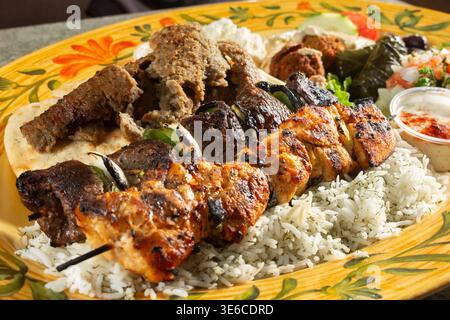 Eine Nahaufnahme einer Kabob platte. Stockfoto