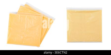 Stapel verarbeiteter Käsescheiben in transparenter Kunststoffverpackung isoliert auf weißem Hintergrund. Milchprodukte, praktische Lebensmittelzutat für Sandwiches Stockfoto