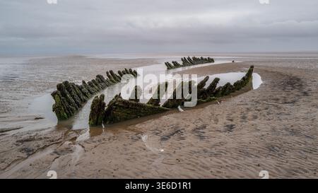 2026. April: Die SS Nornen ist ein Schiffswrack in der Nähe von Berrow, Somerset, England. Es war eine norwegische Barke, die am 3. März 1897 auf Grund lief. Stockfoto